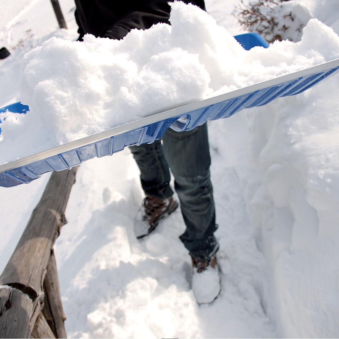 Schneeschaufeln - Schneeräumer für kleine und große Schneemengen – Kunststoff-Blatt, Aluminiumkante, Aluminium-Stiel mit separatem Griffbereich Ergonomisch