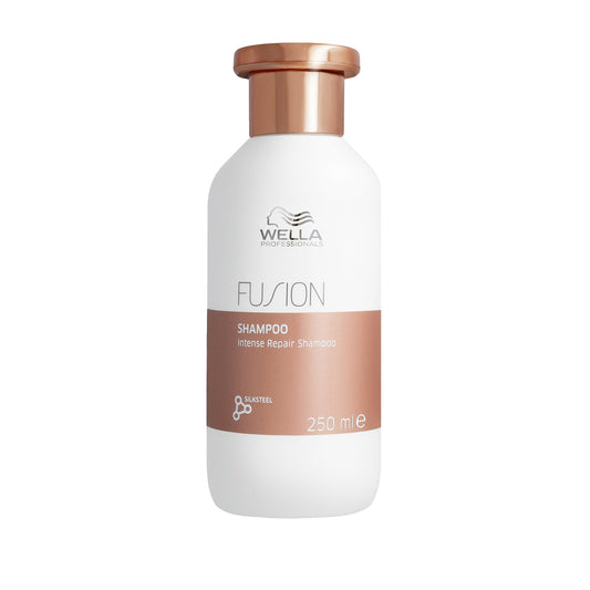 Wella Professionals – Wella Fusion Intense Repair Shampoo – Tiefenreinigungsshampoo – Haarpflege für kaputtes Haar – Haarshampoo für bessere Kämmbarkeit – 250 ml