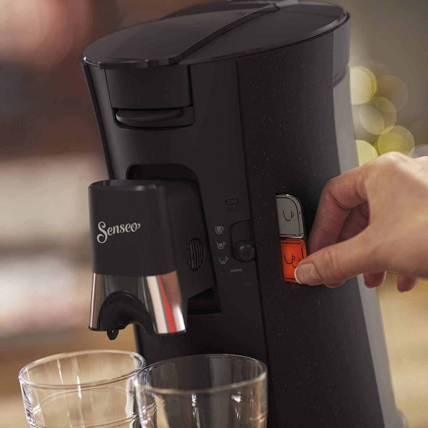 PHILIPS Senseo Select Kaffeepadmaschine – Kaffeestärkewahl Plus, Crema Plus Technologie, 0,9L Wassertank, Energiesparend, Zwei-Tassen-Funktion, Memo-Funktion, Höhenverstellbarer Auslauf (CSA240/20)