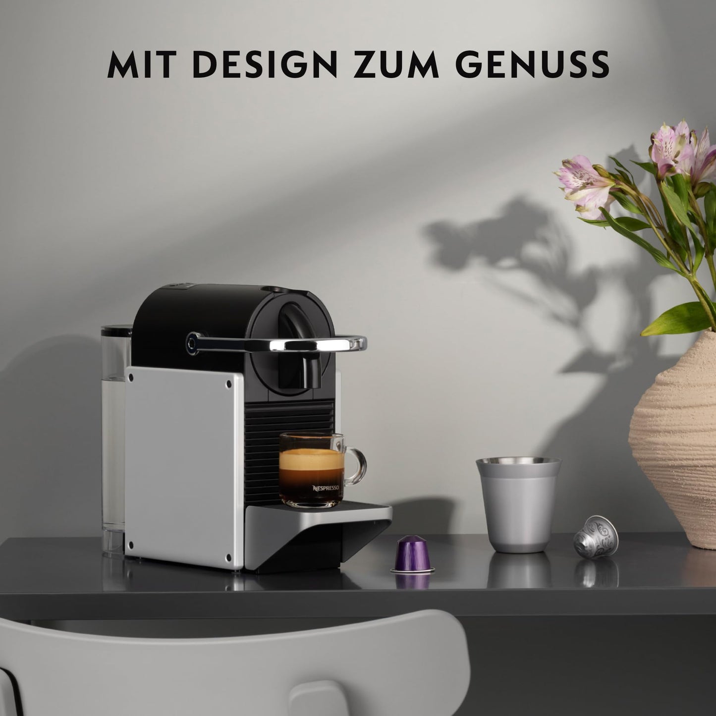 Nespresso De'Longhi Pixie EN127.S Kaffekapselmaschine, zwei Direktwahltasten, ECO-Modus, kompaktes Design, 19 Bar Drucksystem, 1260W, Silber/Schwarz