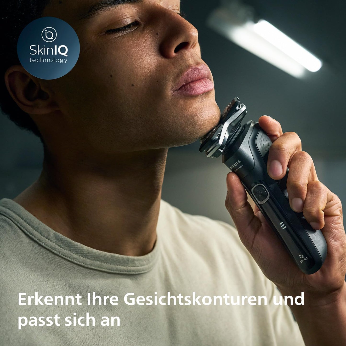 Philips Shaver Series 5000 – Elektrischer Nass- und Trockenrasierer für Herren mit ausklappbarem Trimmer, Reinigungsstation, Reinigungskartusche & Reiseetui (Modell S5898/50)