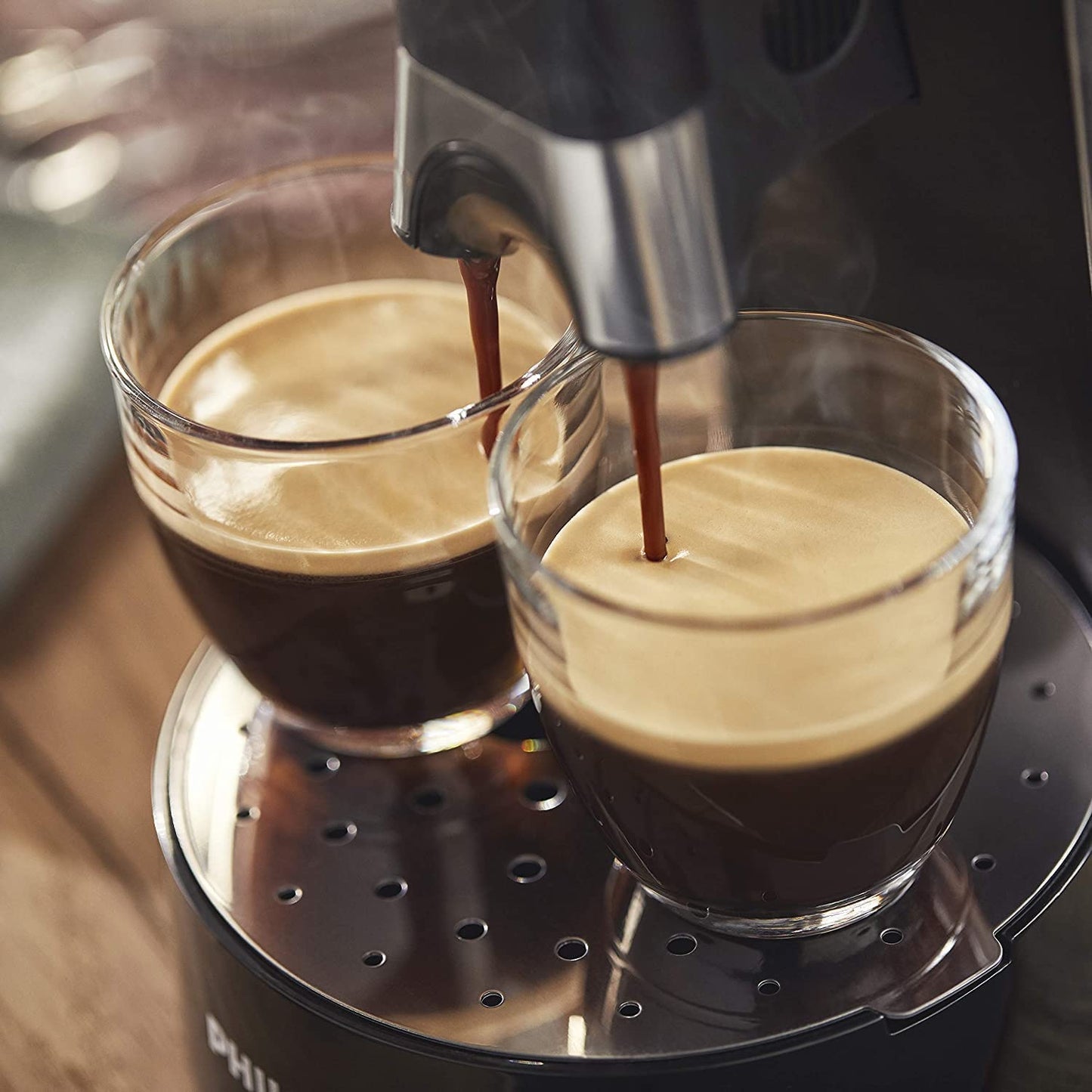 PHILIPS Senseo Select Kaffeepadmaschine – Kaffeestärkewahl Plus, Crema Plus Technologie, 0,9L Wassertank, Energiesparend, Zwei-Tassen-Funktion, Memo-Funktion, Höhenverstellbarer Auslauf (CSA240/20)