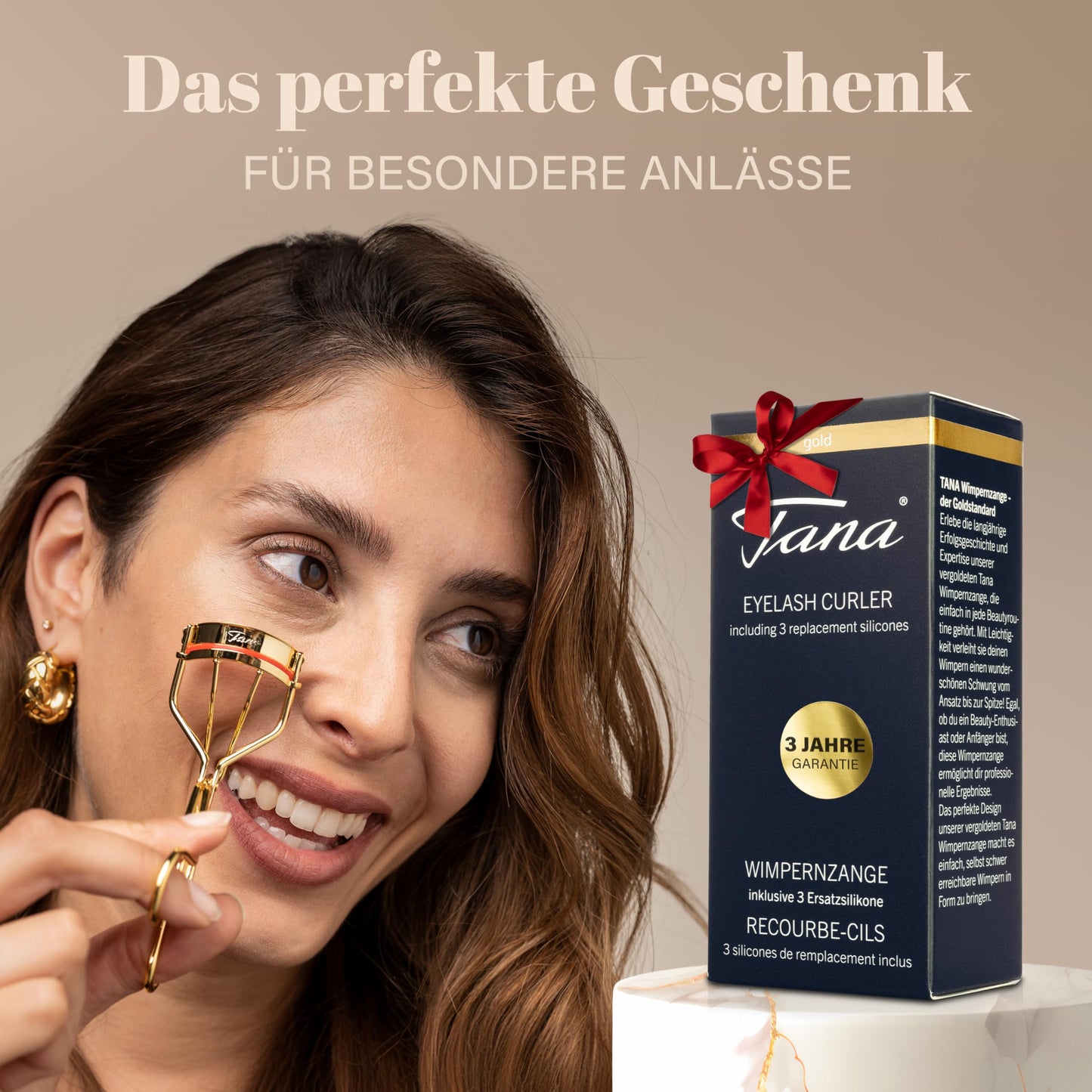 TANA Wimpernzange Gold | 1 Stück, inkl. 3 Ersatzpads | Vergoldeter Eyelash Curler für alle Augenformen I Perfekte Eyelashes (Wimpernzange Gold inkl. 3 Ersatzpads)