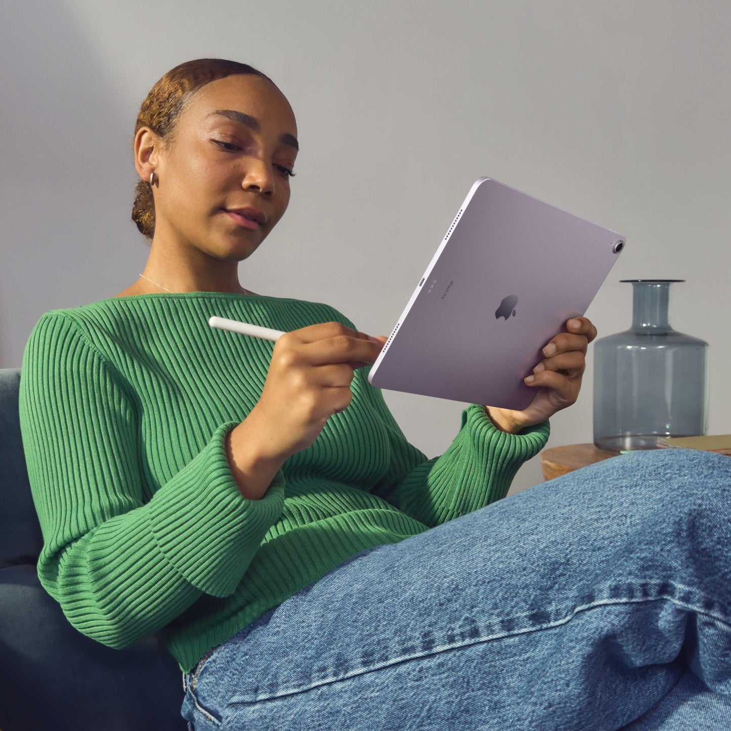 Apple 11" iPad Air (M2): Liquid Retina Display, 128 GB, 12 MP Querformat Frontkamera/12 MP Rückkamera, WLAN 6E, Touch ID, Batterie für den ganzen Tag – Violett